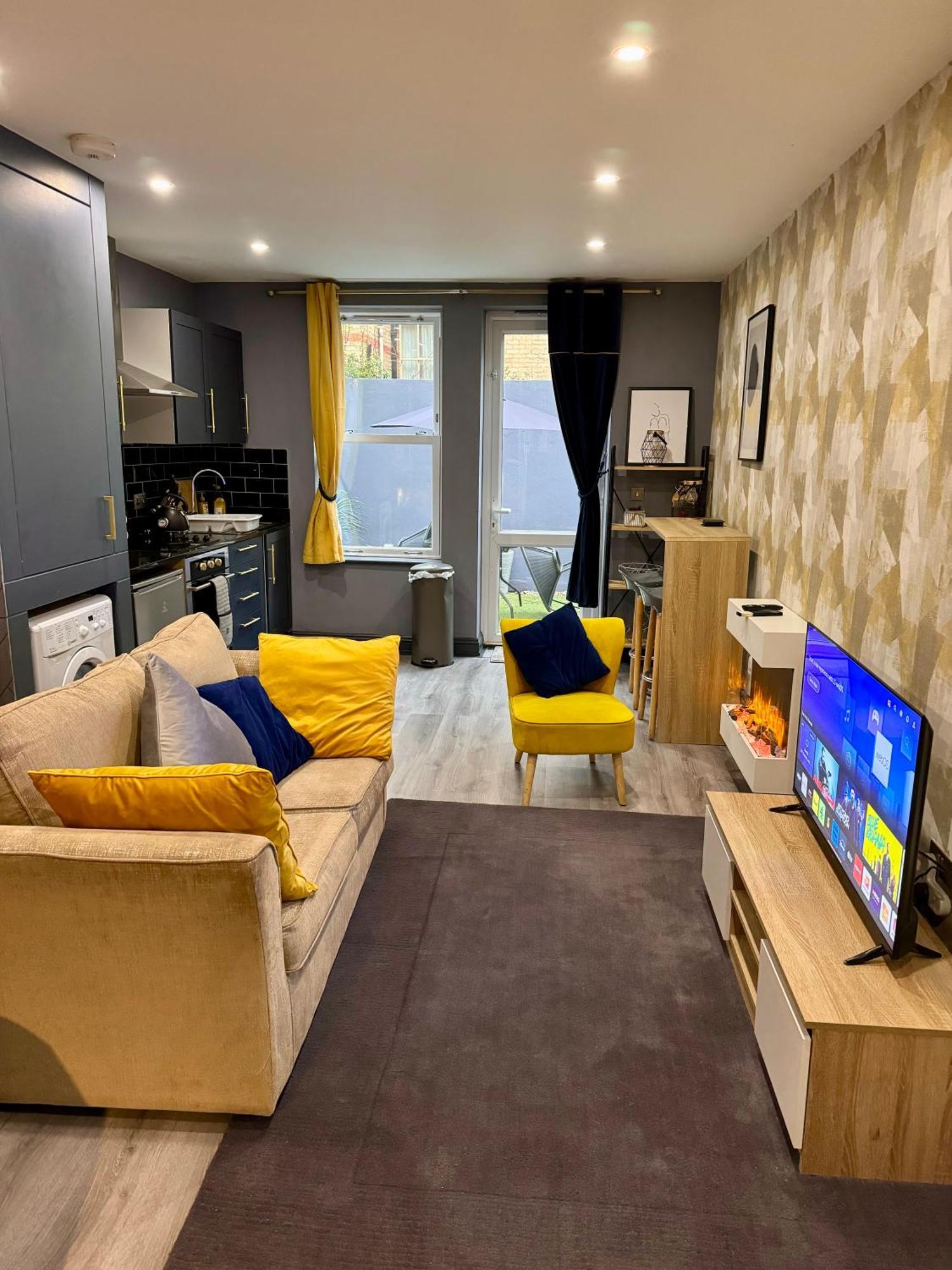 Stylish Studio Flat With Private Patio Daire Bournemouth Dış mekan fotoğraf